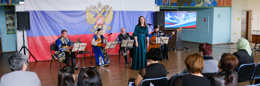 Музыкальный марафон #ZaРоссию: астраханские артисты выступили в Камызяке и Красных Баррикадах