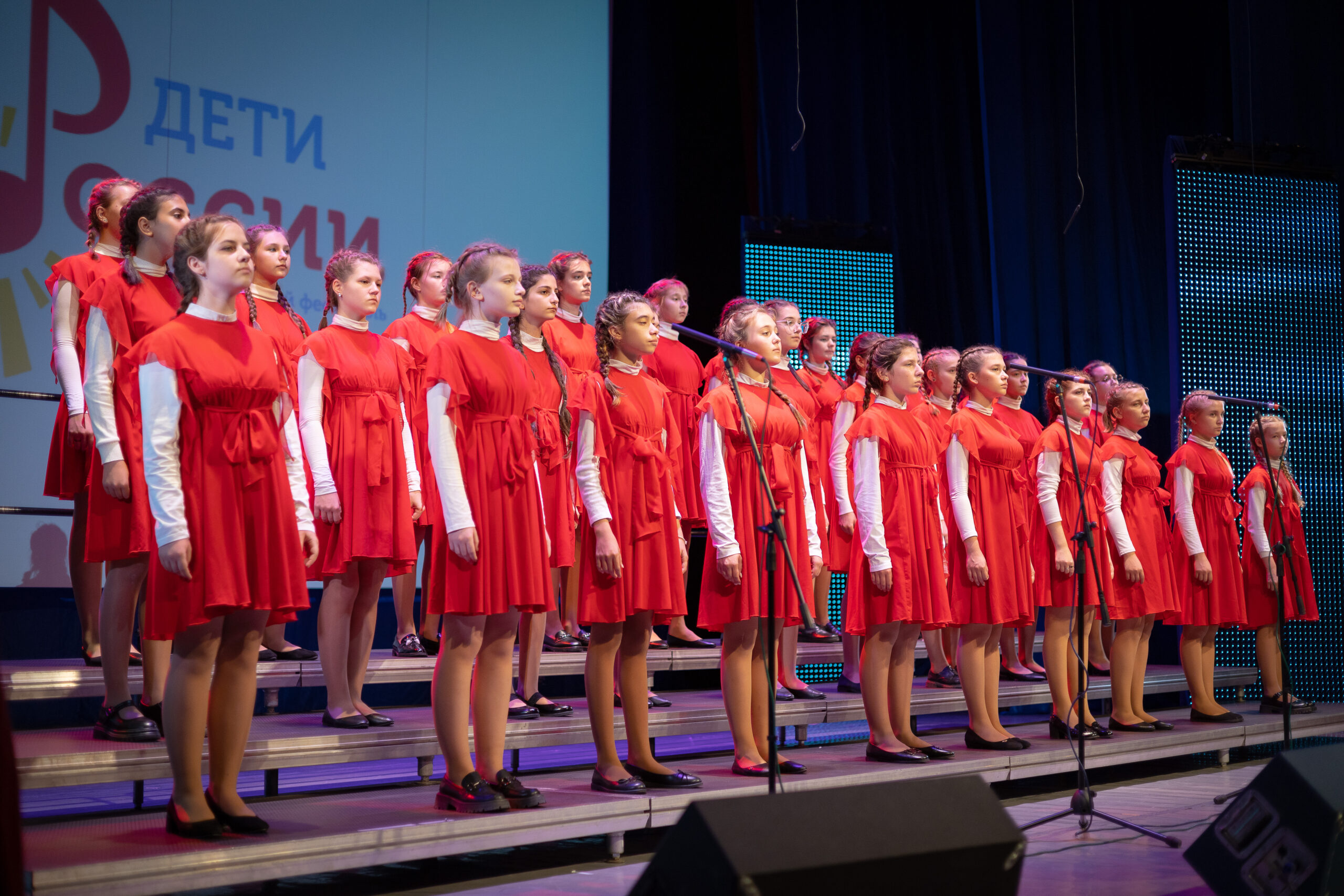 Финалисты фестиваля «Поют дети России» с концертами посетили астраханские предприятия
