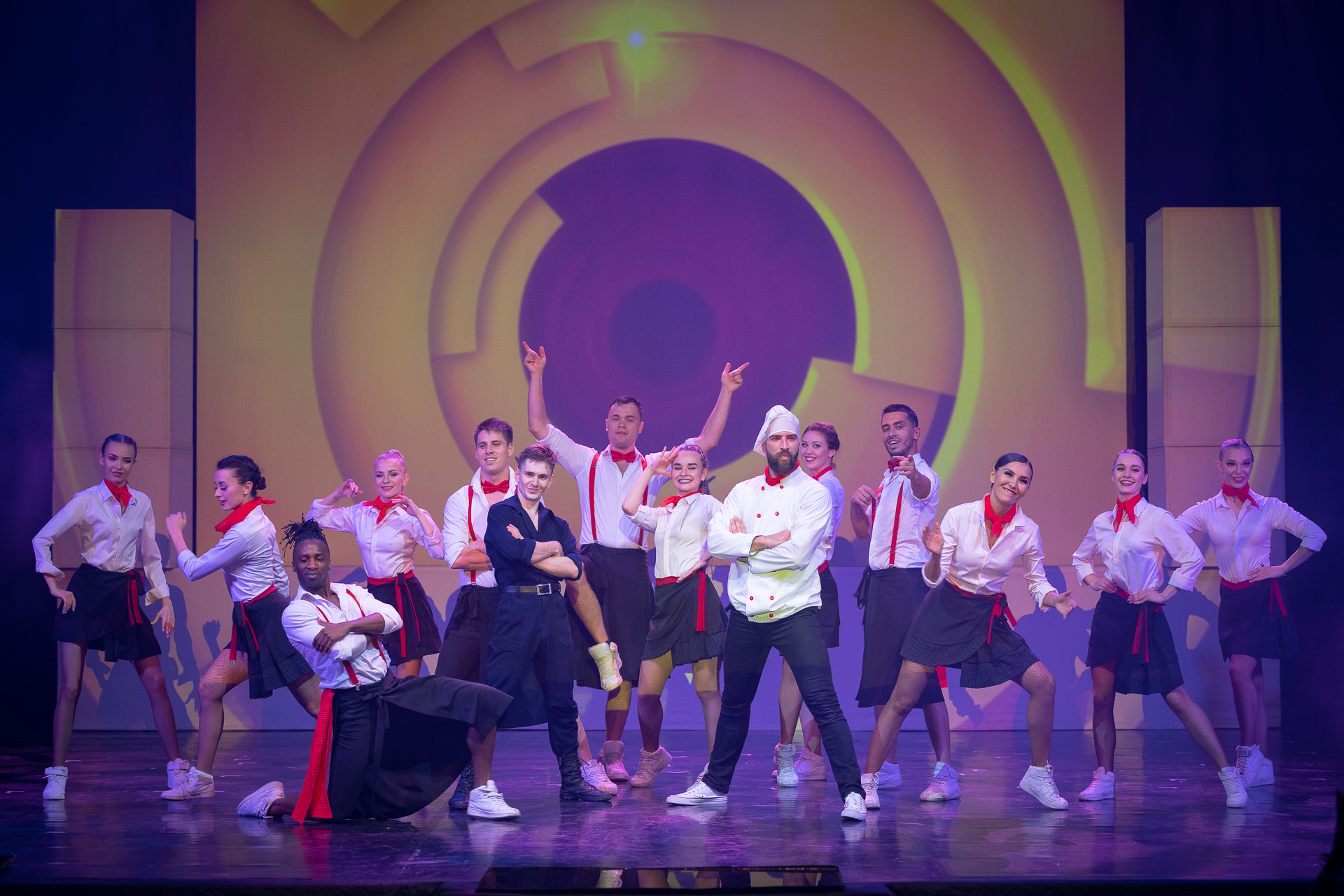 Астраханский Театр танца покажет шоу «Танцующие жизнь»