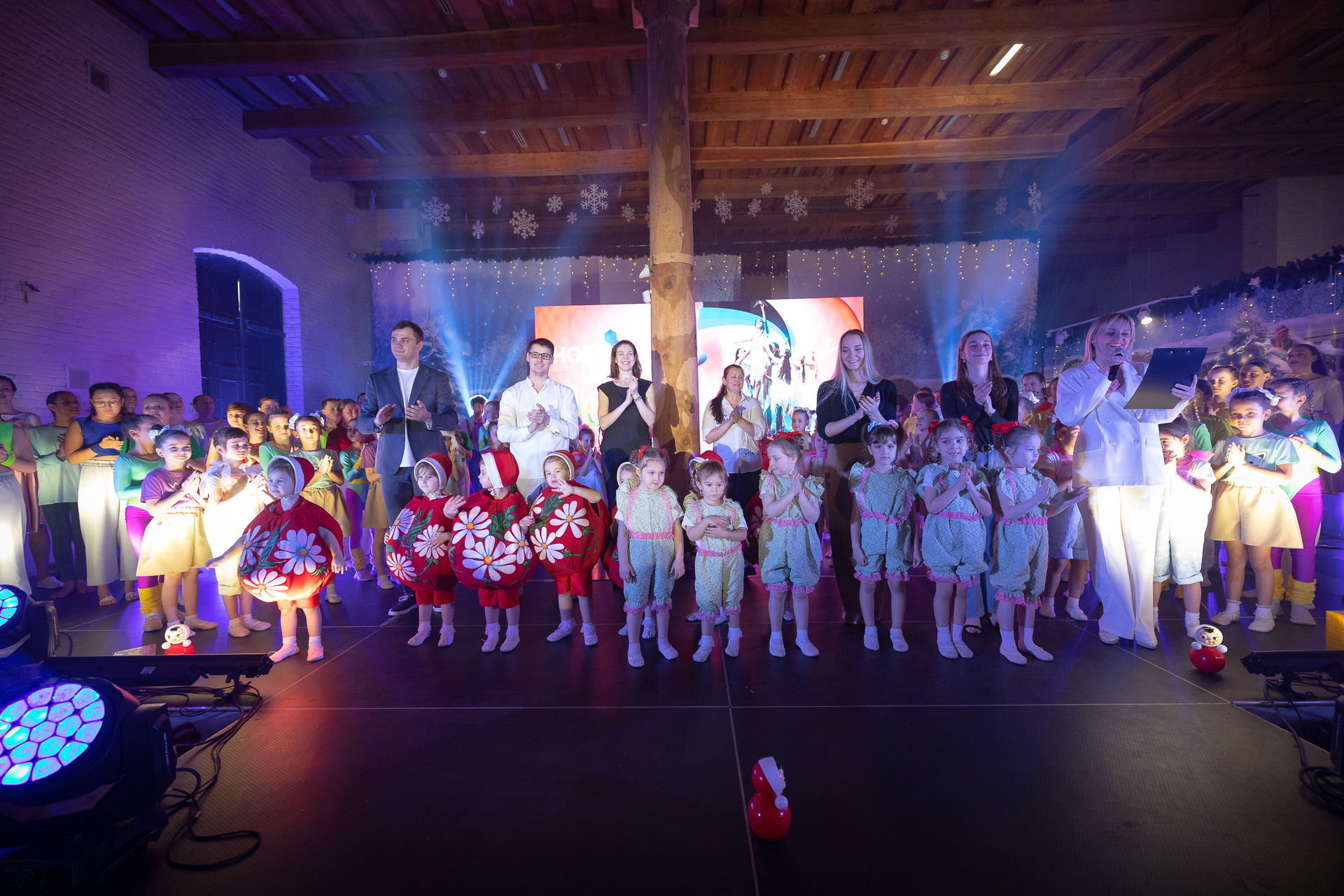 Детская студия Астраханского Театра танца подарила зрителям новогодний концерт