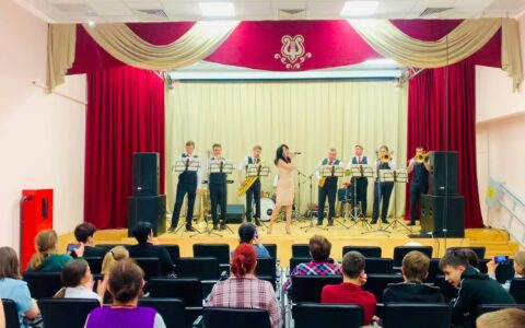 Астраханские артисты подарили концерт жителям села Полдневое